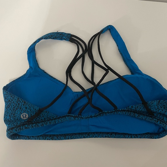 Lululemon Free To Be Wild Sports Bra Blue Black Print size 8 - Picture 2 of 3